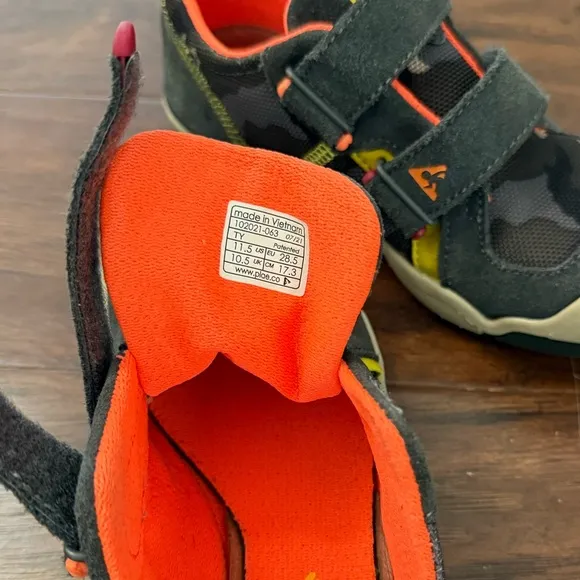 Plae Ty Raven Kids Shoes in Camo and Orange-Size 11.5