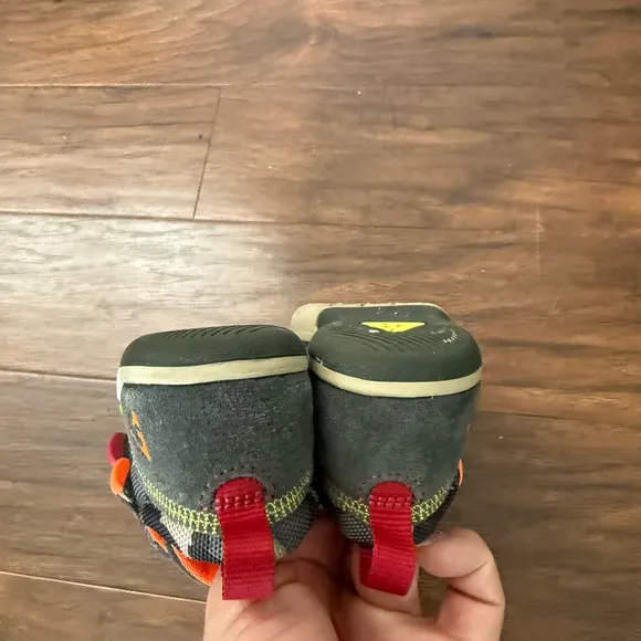 Plae Ty Raven Kids Shoes in Camo and Orange-Size 11.5