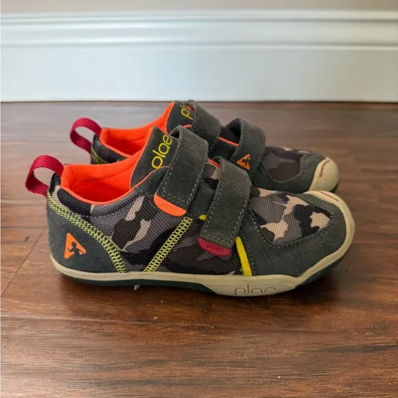Plae Ty Raven Kids Shoes in Camo and Orange-Size 11.5