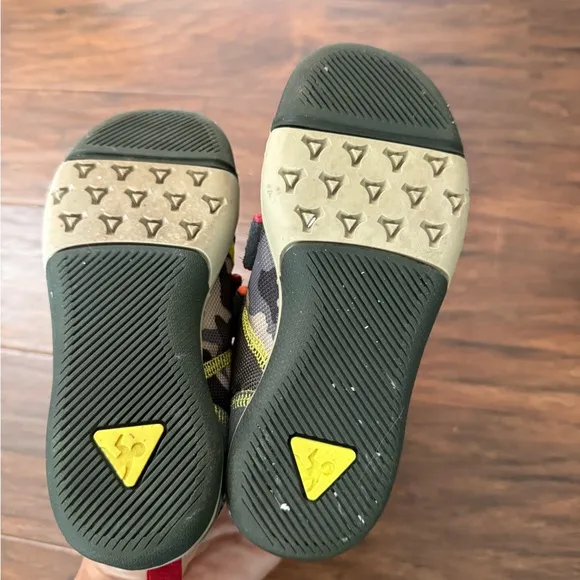Plae Ty Raven Kids Shoes in Camo and Orange-Size 11.5