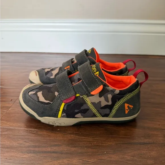 Plae Ty Raven Kids Shoes in Camo and Orange-Size 11.5