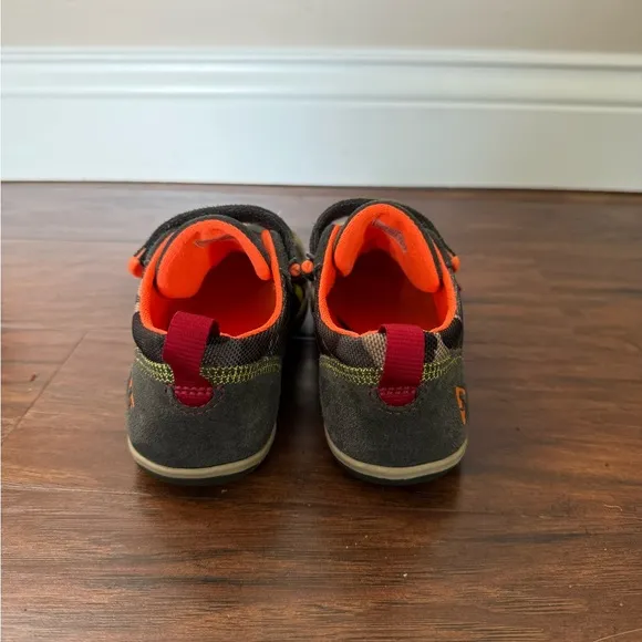 Plae Ty Raven Kids Shoes in Camo and Orange-Size 11.5