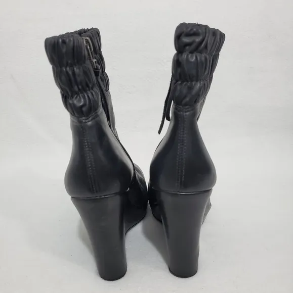 Pour La Victoire Solid Black Leather Wedge Boots