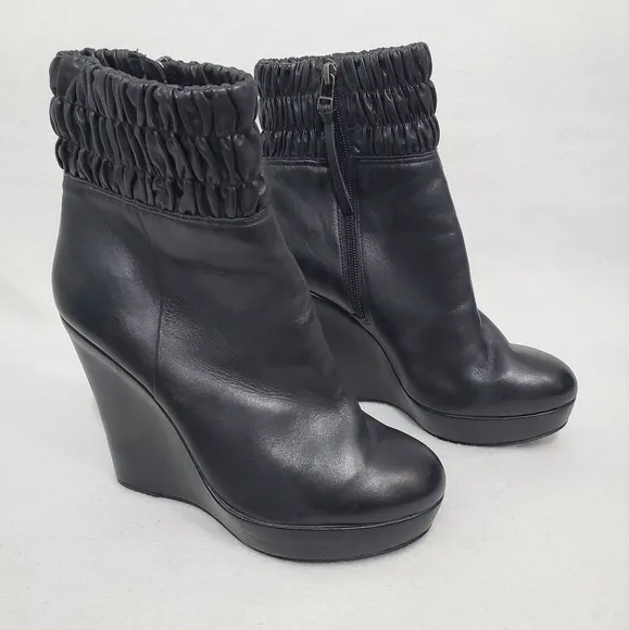 Pour La Victoire Solid Black Leather Wedge Boots