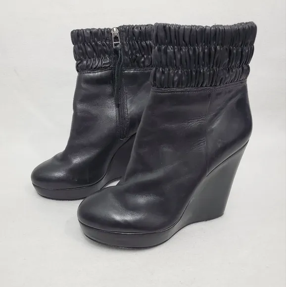 Pour La Victoire Solid Black Leather Wedge Boots