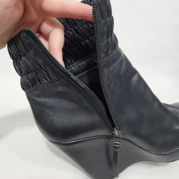 Pour La Victoire Solid Black Leather Wedge Boots