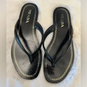 Prada Women's Black flip flop Sandals Sz-36 (5-1/2-6)   N