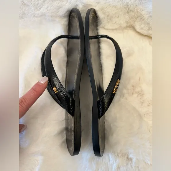 Prada Women's Black flip flop Sandals Sz-36 (5-1/2-6)   N