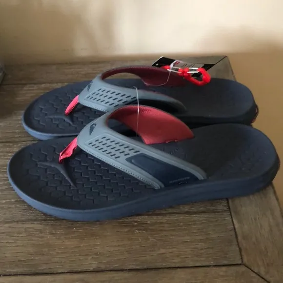 Quicksilver blue &amp; grey flip flops sandals Nwt 14