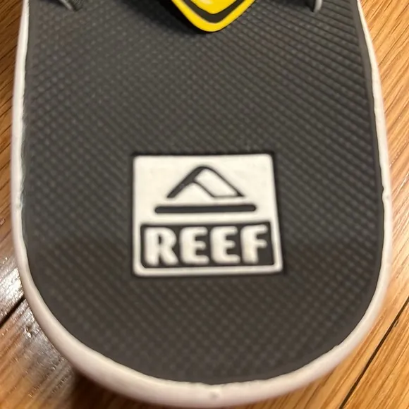 Reef - Men's Reef Fanning Low Flip Flop Sandals With Bottle Opener