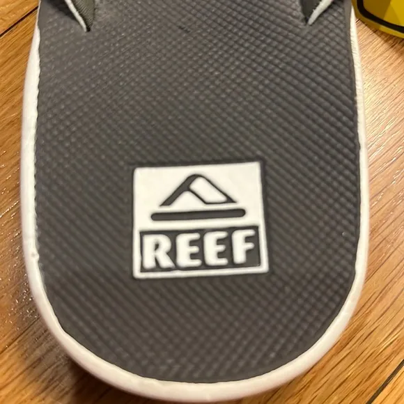 Reef - Men's Reef Fanning Low Flip Flop Sandals With Bottle Opener