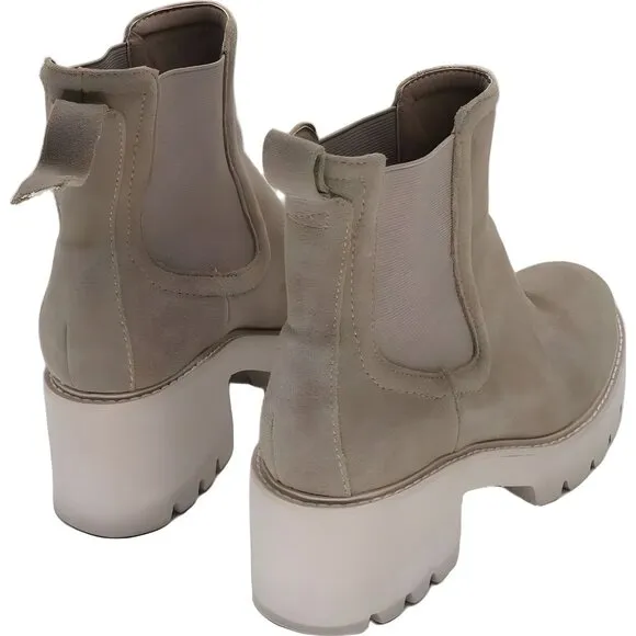 RIBETRINI Women's Classic Beige Chelsea Boots Size 7 - Broken Heel Tab