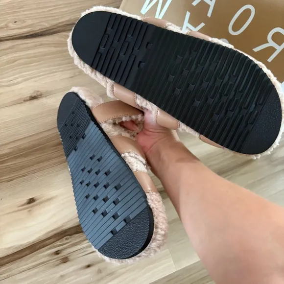 ROAM Women's Cozy Tan Slide Sandals