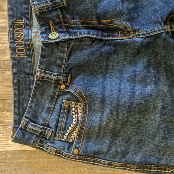 ROCK &amp; ROLL COWGIRL Aztec embroidery mid-rise medium wash bootcut jeans sz28x34L