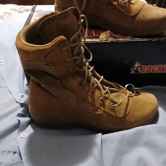 Rocky brand mens boots. New in box. Size 6.5