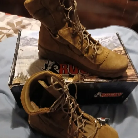 Rocky brand mens boots. New in box. Size 6.5