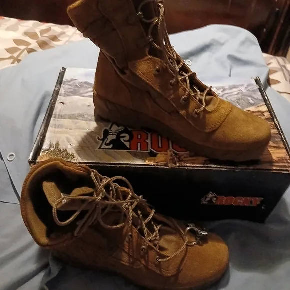 Rocky brand mens boots. New in box. Size 6.5