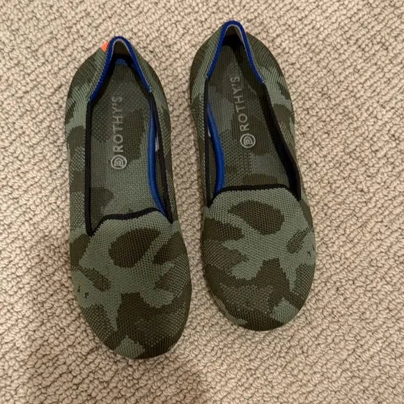 ROTHY’S The Kids Loafer in Olive Camo Size 3