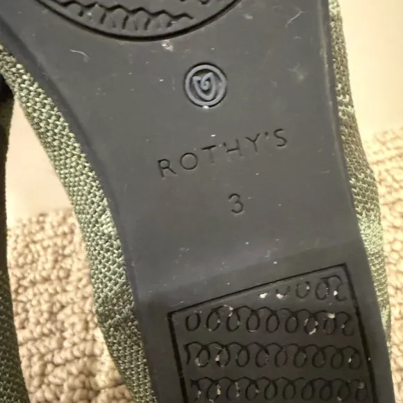 ROTHY’S The Kids Loafer in Olive Camo Size 3