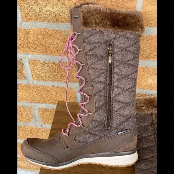 Salomon tall fur boots size 7.5