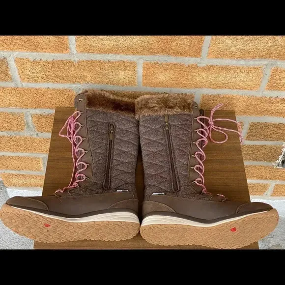 Salomon tall fur boots size 7.5