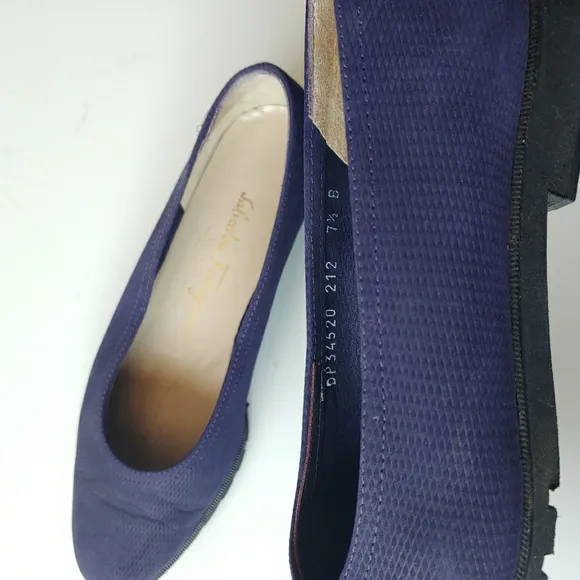Salvatore Ferragamo Suede Deep Purple Flats Shoe Size 7.5 B Round Toe Modest