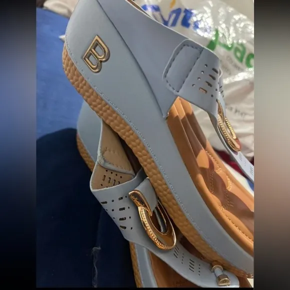 Sandals with thick soles and heels, comfortable open-toe non-slip beach slippers