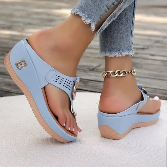 Sandals with thick soles and heels, comfortable open-toe non-slip beach slippers