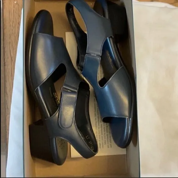 SAS SUNTIMER BLUE LEATHER SANDALS.  NEW