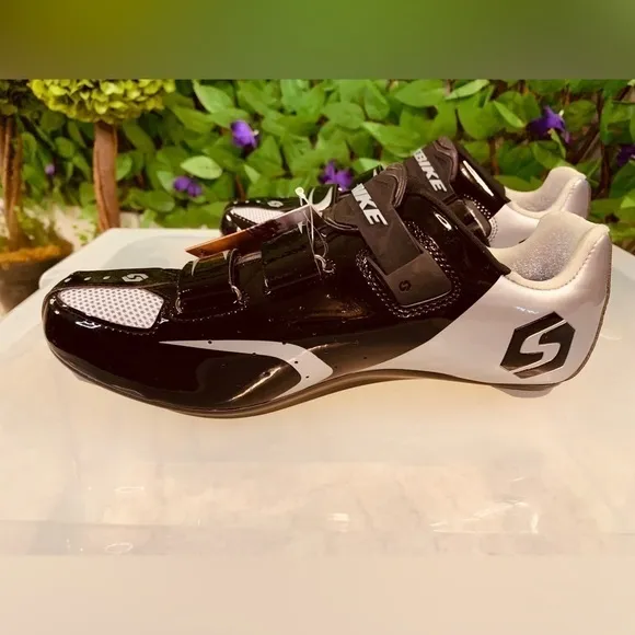SIDEBIKE Men's Cycling Shoes, Size 42 Breathable Road Bike Shoes with Pedals