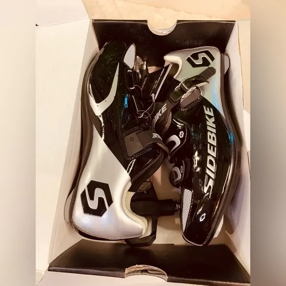 SIDEBIKE Men's Cycling Shoes, Size 42 Breathable Road Bike Shoes with Pedals