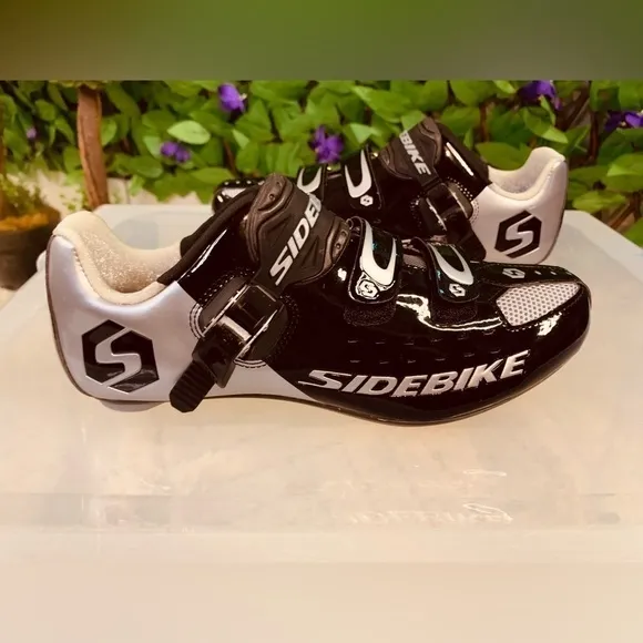 SIDEBIKE Men's Cycling Shoes, Size 42 Breathable Road Bike Shoes with Pedals