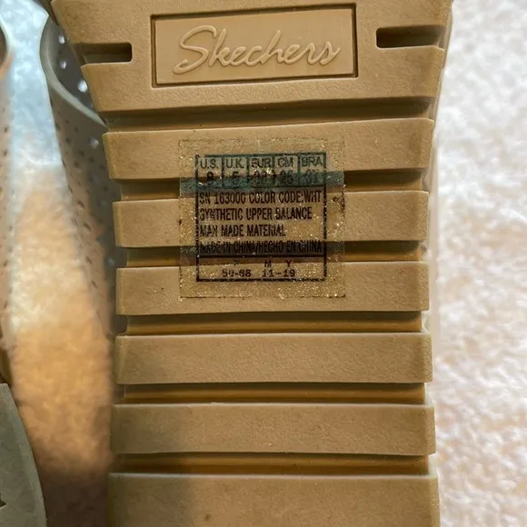 Skechers pier ave beach chick White Wedge Sandals size 8
