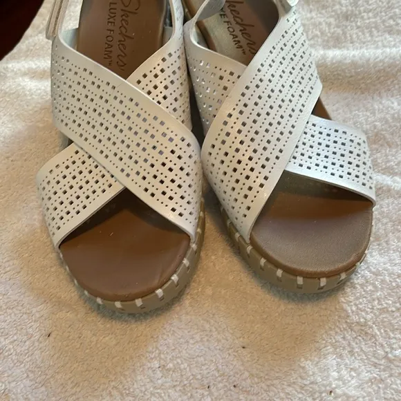 Skechers pier ave beach chick White Wedge Sandals size 8