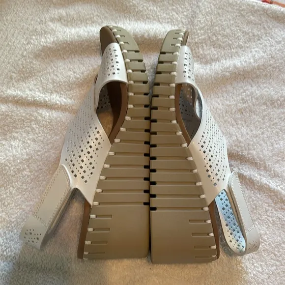 Skechers pier ave beach chick White Wedge Sandals size 8