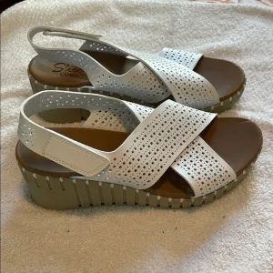 Skechers pier ave beach chick White Wedge Sandals size 8