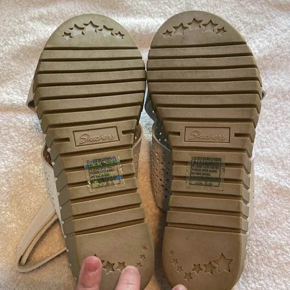 Skechers pier ave beach chick White Wedge Sandals size 8