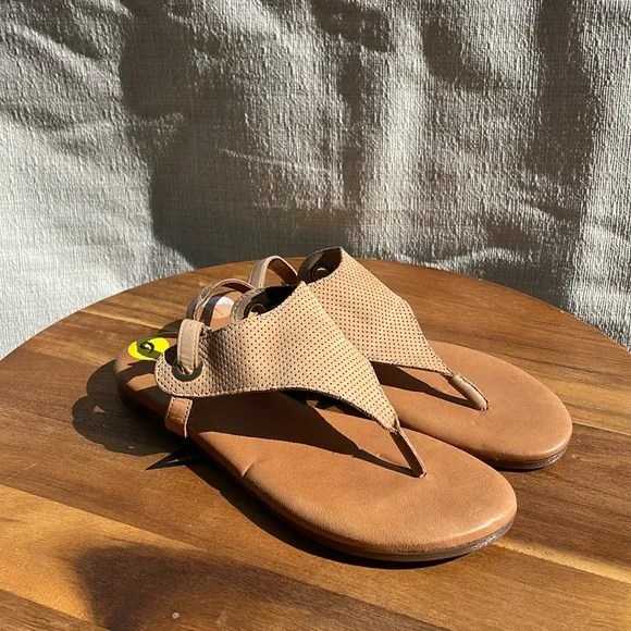 Sophia Milano Women's Shoes Sandals Flip Flops Tan Nubuck Size 9