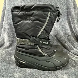 Sorel Flurry Insulated Winter Boots, Black, Youth size 6
