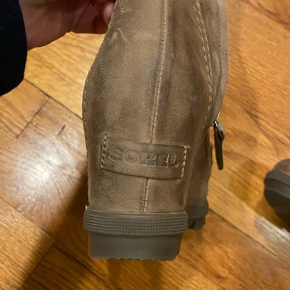 Sorel Joan of Arctic light ash tan tall lace up zipper boots. Size 7. EUC