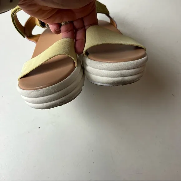 SOREL- Womens Cameron Flatform Sandals Tranquil Yellow Summer Travel Causal