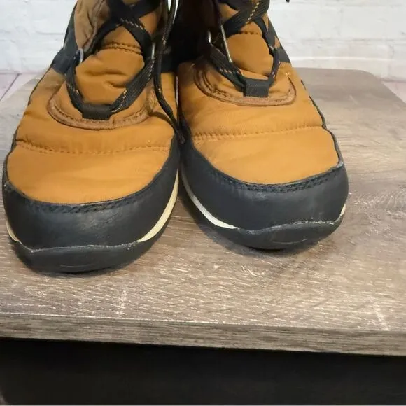 Sorel Whitney Short Lace Boots size 10