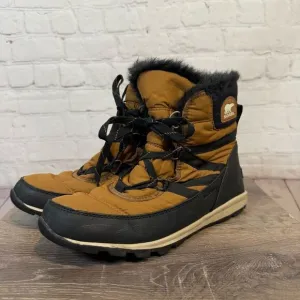 Sorel Whitney Short Lace Boots size 10