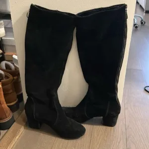 Steve Madden Haydun black suede tall boots