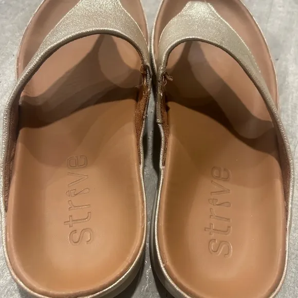 Strive Maui II - Women's ArchSupportive Toe Post Sandal size 9