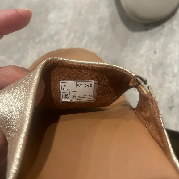 Strive Maui II - Women's ArchSupportive Toe Post Sandal size 9