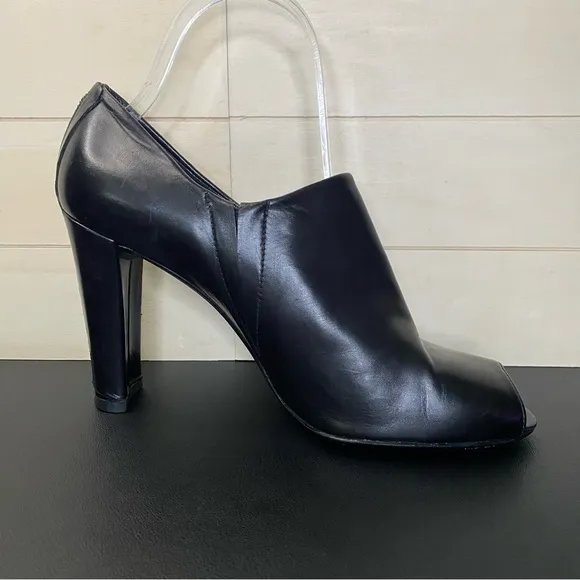 Stuart Weitzman Black Leather Peep Toe Heels Women's Size 9 Shoes M Zipper Pumps