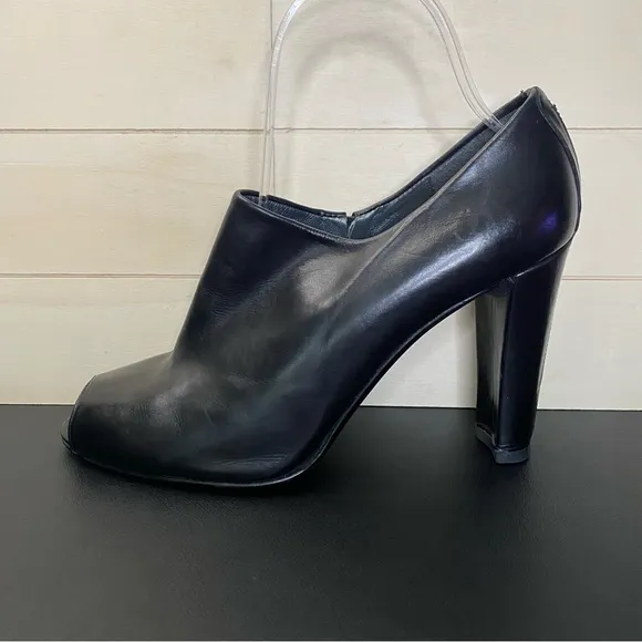Stuart Weitzman Black Leather Peep Toe Heels Women's Size 9 Shoes M Zipper Pumps