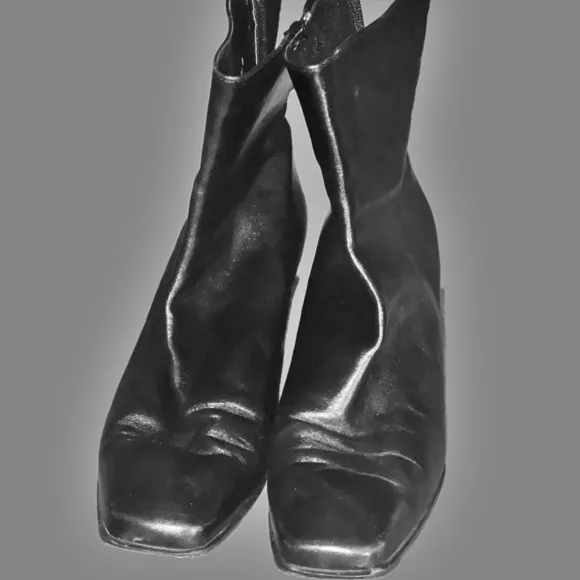 Stuart Weitzman short black leather boots size 10.5