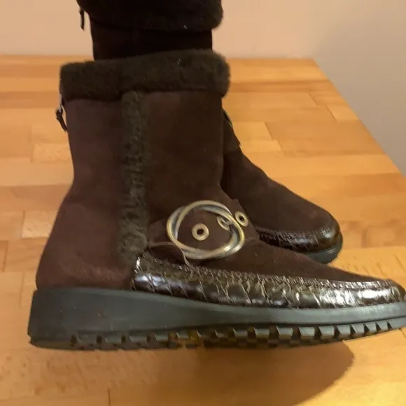 Stuart Weitzman Suede Fur Lined Short Boots 8